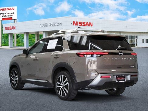 Used 2024 Nissan Pathfinder Platinum FWD image 4