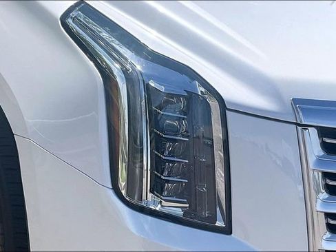 Used 2018 Cadillac Escalade Platinum AWD/4WD image 30