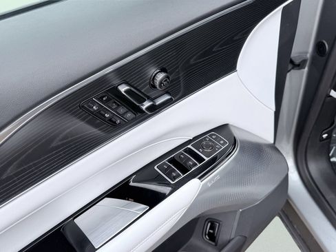 Used 2024 Cadillac Lyriq Luxury image 22