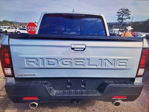 Used 2025 Honda Ridgeline RTL image 3