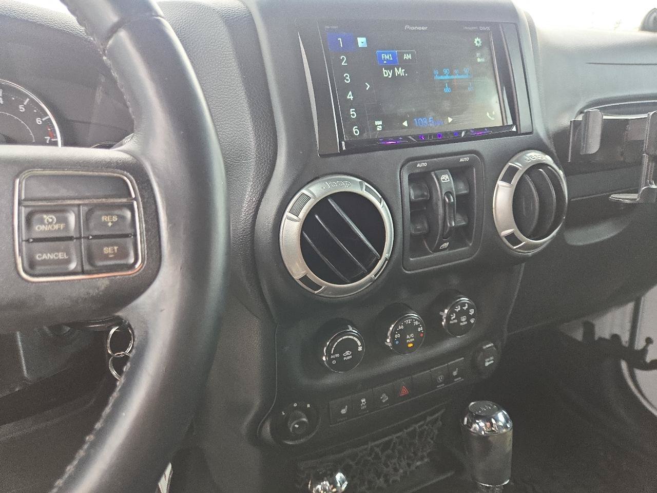 Used 2014 Jeep Wrangler Unlimited Rubicon w/ Connectivity Group AWD/4WD image 5