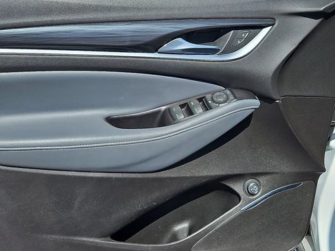 Used 2020 Buick Enclave Essence FWD image 21