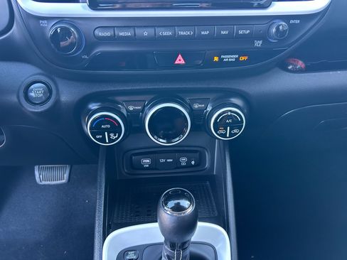 Certified 2024 Hyundai Venue Limited FWD image 22