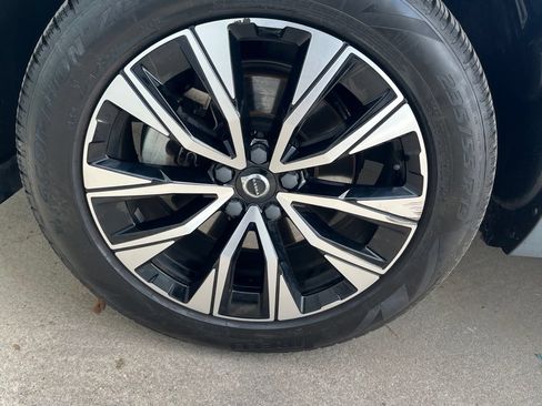 Used 2023 Volvo XC60 B5 Plus AWD/4WD image 27