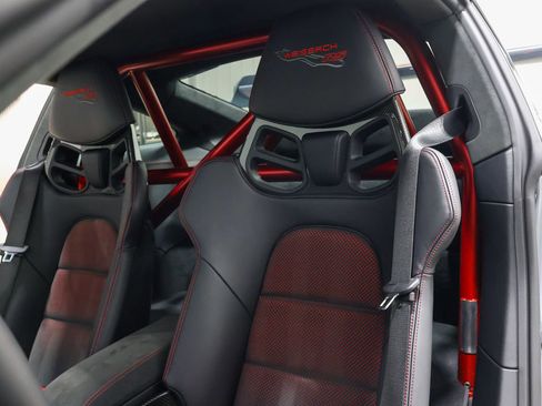 Used 2025 Porsche 911 GT3 RS w/ Weissach Package RWD image 34