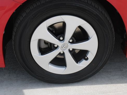 Used 2014 Toyota Prius Three FWD image 9