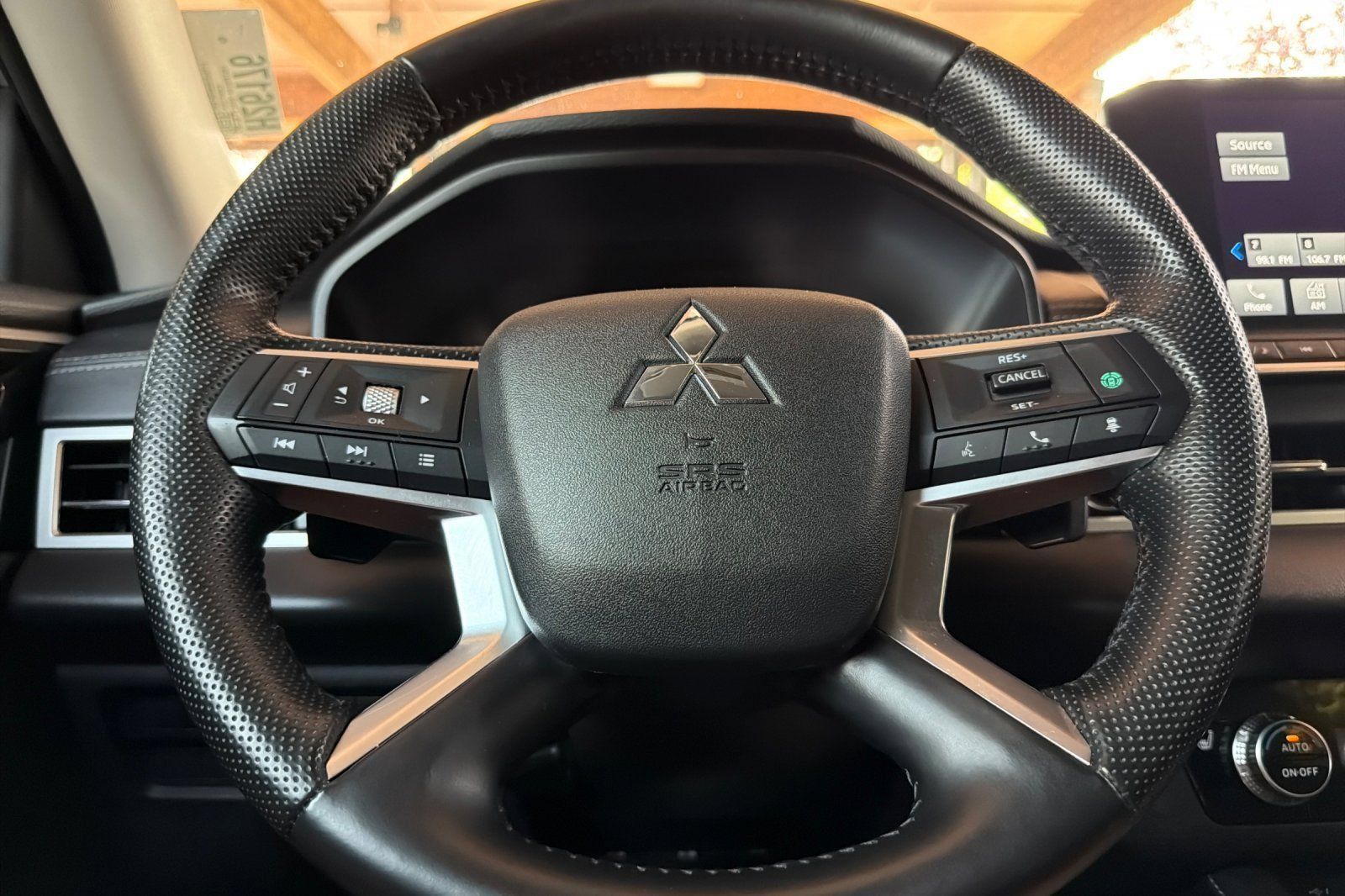 Used 2024 Mitsubishi Outlander SE Black Edition AWD/4WD image 25