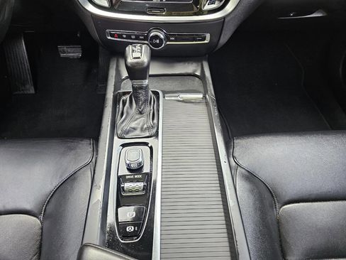 Used 2020 Volvo S60 T5 Momentum image 22