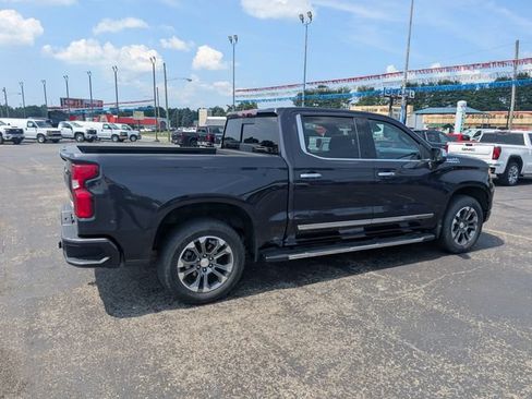 Used 2022 Chevrolet Silverado 1500 High Country w/ Z71 Off-Road Package AWD/4WD image 8