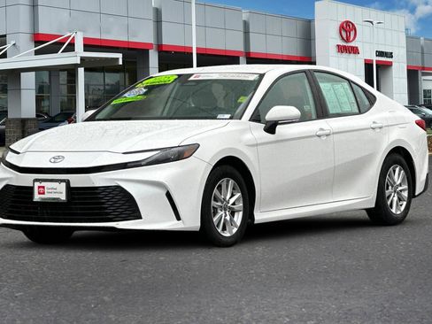 Used 2025 Toyota Camry LE image 8