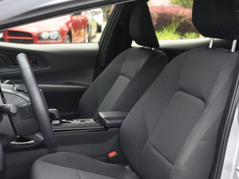 Used 2025 Toyota Prius LE FWD image 11