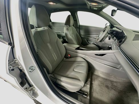 Used 2025 Hyundai Elantra SEL FWD image 32