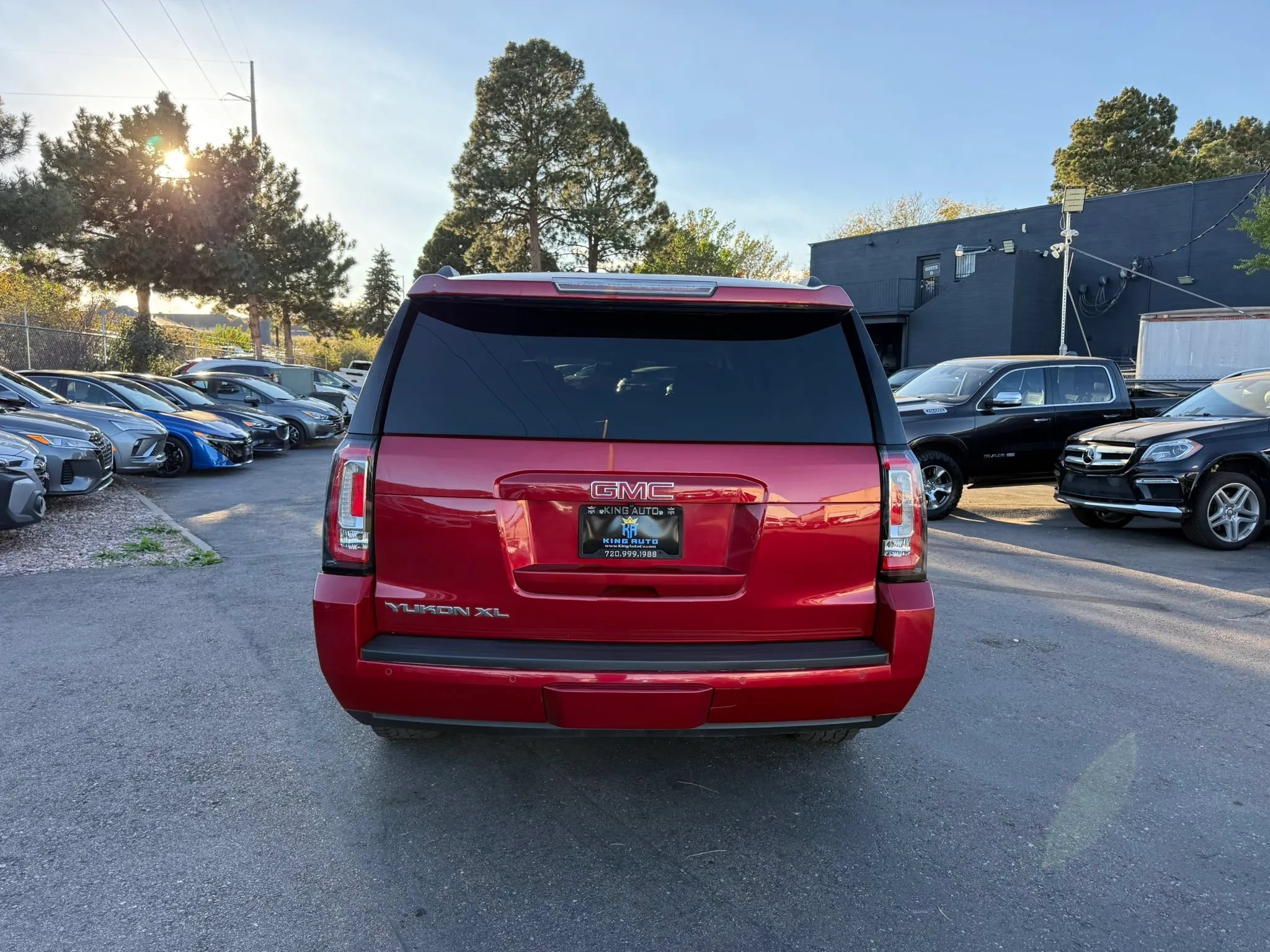Used 2015 GMC Yukon XL SLT w/ HD Trailering Package AWD/4WD image 3