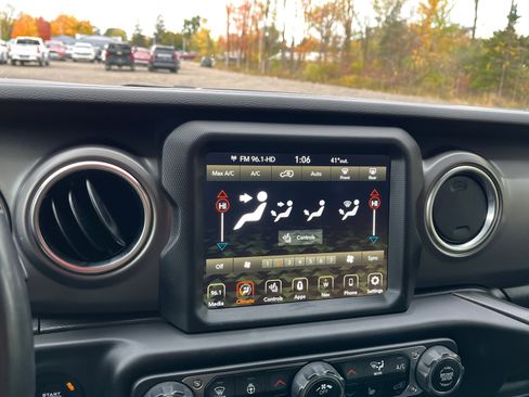 Used 2023 Jeep Wrangler Unlimited Rubicon 4xe w/ Steel Bumper Group image 43