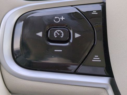 New 2026 Volvo XC60 B5 Ultra w/ Climate Package image 24