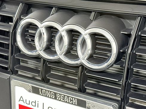 Used 2025 Audi Q3 2.0T Premium w/ Black Optic Sport Package image 15