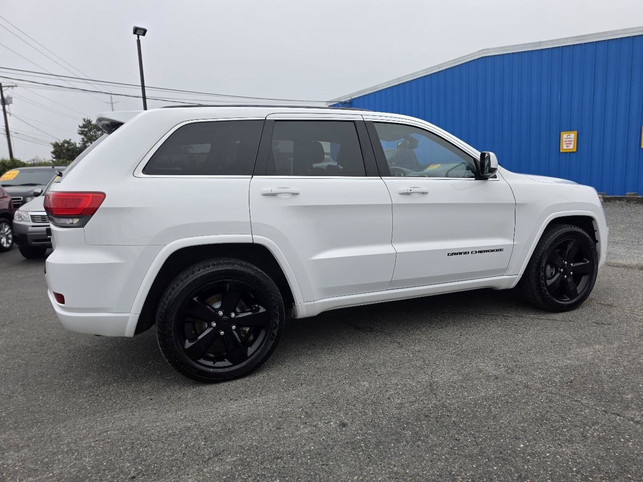 Used 2015 Jeep Grand Cherokee Altitude AWD/4WD image 5