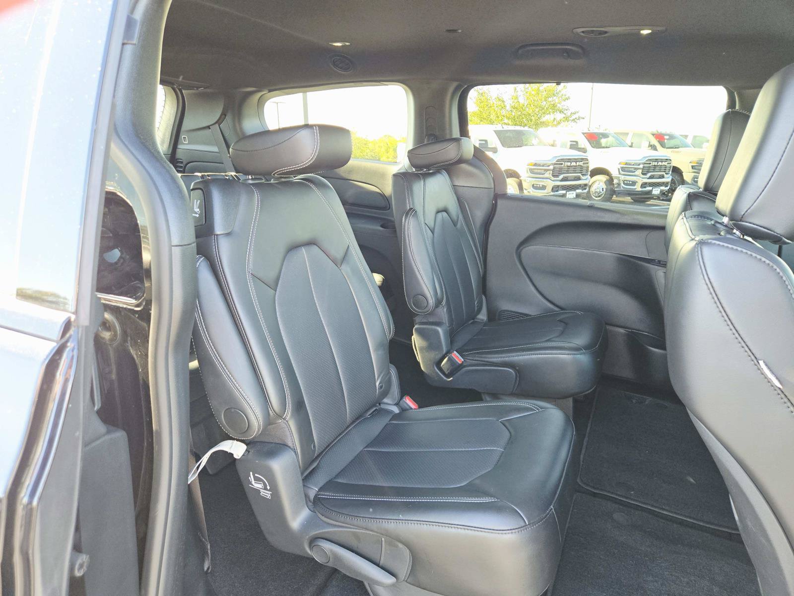 Used 2024 Chrysler Pacifica Touring-L FWD image 18