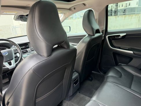 Used 2016 Volvo XC60 T5 Premier image 16