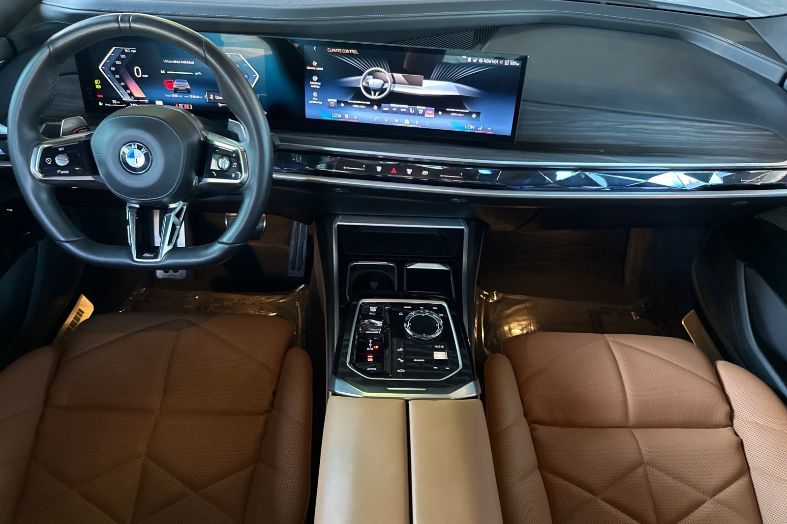 Used 2024 BMW 740i xDrive AWD/4WD image 17