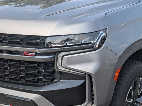 Used 2021 Chevrolet Tahoe Z71 w/ Luxury Package AWD/4WD image 16