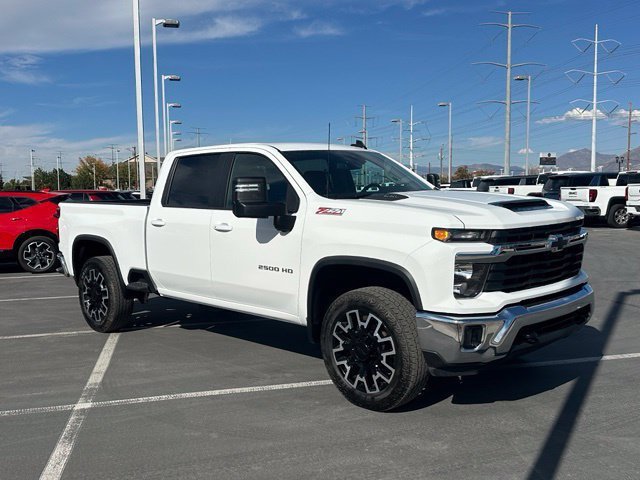 Used 2025 Chevrolet Silverado 2500 LT w/ Convenience Package AWD/4WD image 9