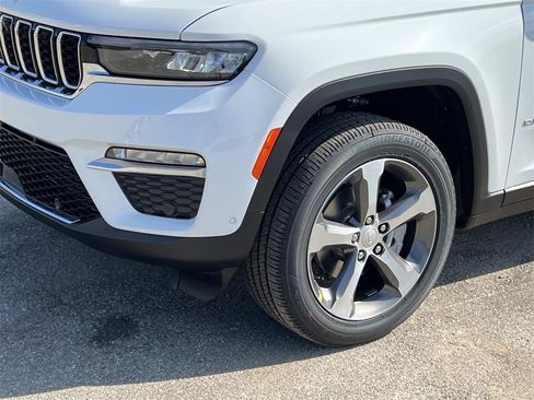 New 2025 Jeep Grand Cherokee Limited image 7