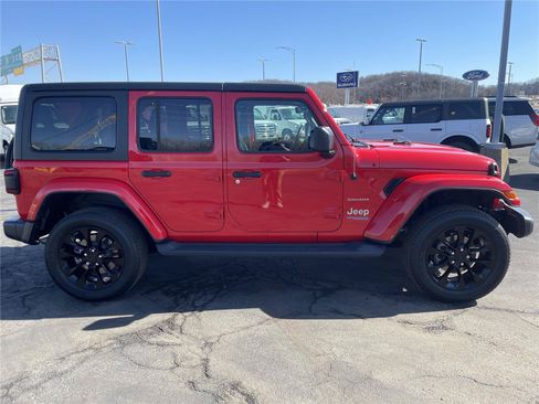 Used 2022 Jeep Wrangler Unlimited Sahara AWD/4WD image 6