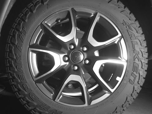 Used 2025 Jeep Compass Trailhawk image 13