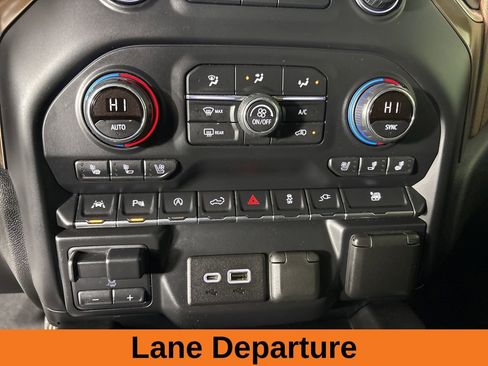 Used 2019 Chevrolet Silverado 1500 High Country w/ Technology Package image 17