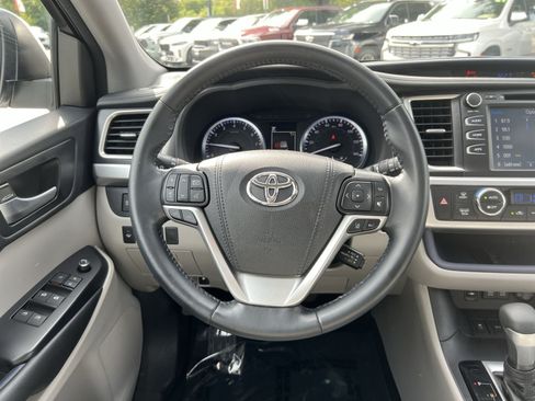 Used 2018 Toyota Highlander XLE AWD/4WD image 16
