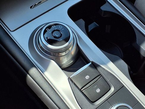 Used 2022 Ford Explorer XLT image 18