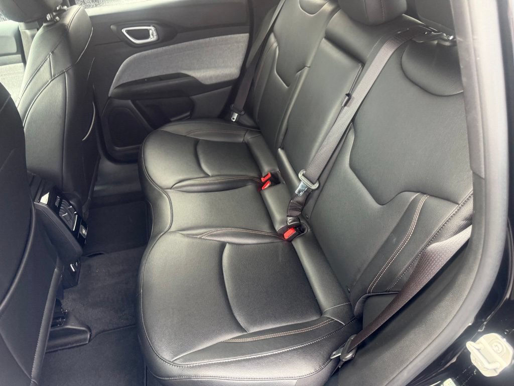 Certified 2024 Jeep Compass Latitude AWD/4WD image 32