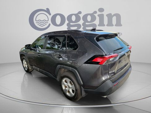 Used 2021 Toyota RAV4 LE FWD image 3