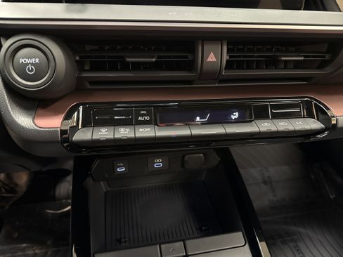 Used 2025 Toyota Prius SE image 49