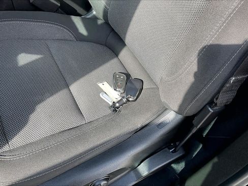 Used 2023 Chevrolet Traverse LT FWD image 14