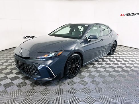 Used 2025 Toyota Camry SE image 7