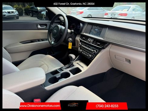 Used 2018 Kia Optima LX FWD image 12