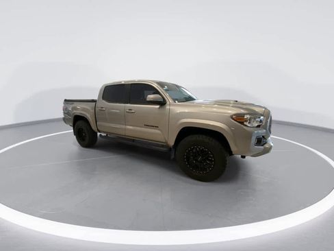 Used 2020 Toyota Tacoma TRD Sport w/ Technology Package image 2