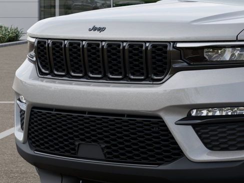New 2025 Jeep Grand Cherokee Limited image 11