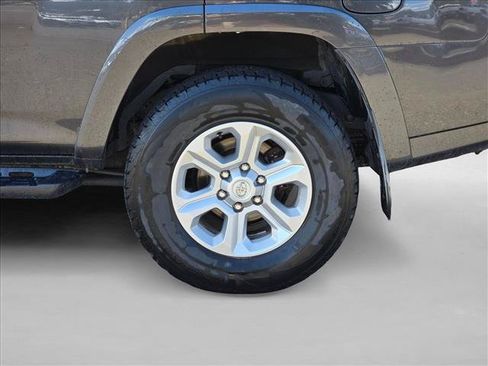 Used 2023 Toyota 4Runner SR5 AWD/4WD image 9