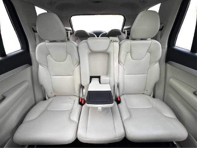 Used 2017 Volvo XC90 T6 Momentum w/ Vision Package AWD/4WD image 16