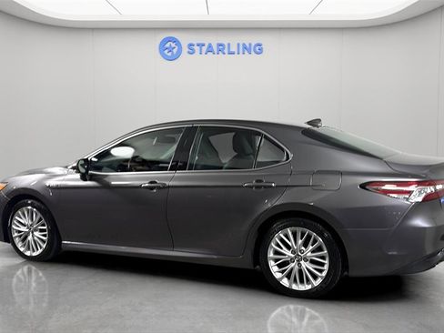 Used 2019 Toyota Camry XLE image 4