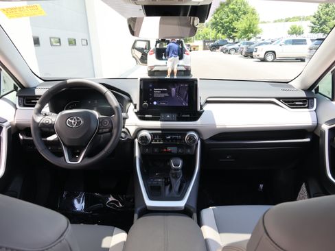 Used 2025 Toyota RAV4 XLE Premium w/ Weather Package FWD image 16