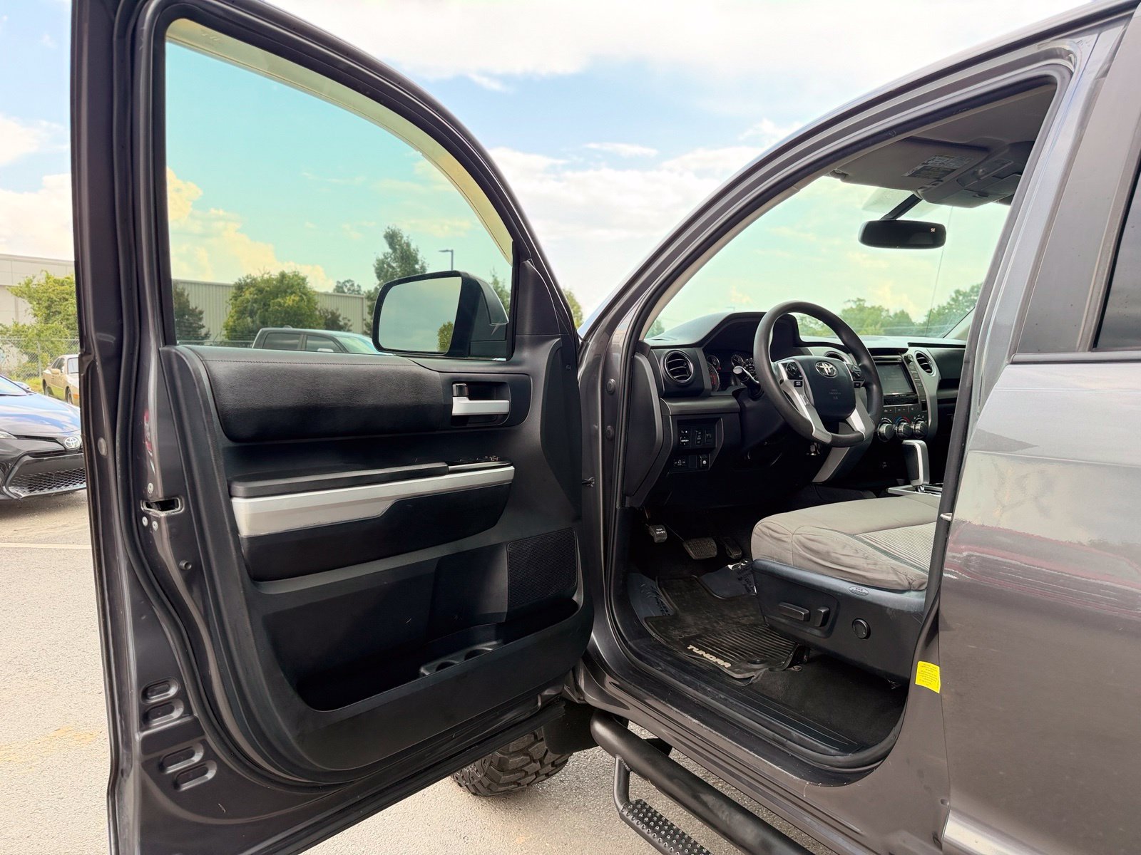 Used 2015 Toyota Tundra SR5 w/ SR5 Upgrade Package RWD image 19