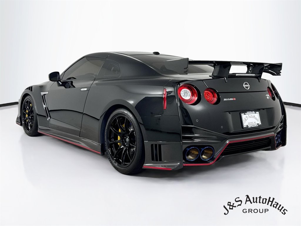 Used 2023 Nissan GT-R NISMO w/ Floor Mat Package AWD/4WD image 5