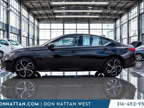 Used 2024 Nissan Altima 2.5 SR image 2