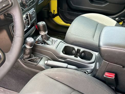 Used 2023 Jeep Wrangler Unlimited w/ Convenience Group AWD/4WD image 28