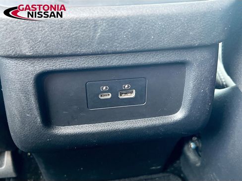 Used 2024 Nissan Pathfinder SV image 32