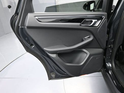 Certified 2025 Porsche Macan image 23
